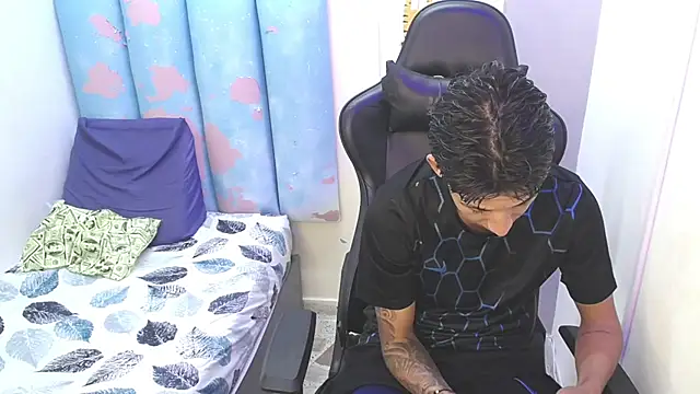 Snapshot of liam_play chatting on May 26, 2026, 12:06 am liam play online show from May 26, 2026, 12:06 am