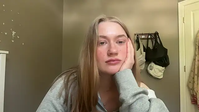 lolaXKitty online show from May 7, 2026, 7:52 pm