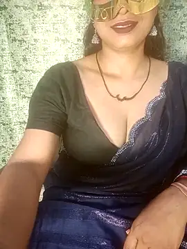 Snapshot of Juli_80 chatting on June 6, 2026, 8:02 pm Juli 80 online show from June 6, 2026, 8:02 pm