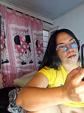 Snapshot of ZoeMorettii chatting on June 17, 2026, 9:05 pm ZoeMorettii online show from June 17, 2026, 9:05 pm