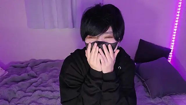 Snapshot of boyishmikuri chatting on July 2, 2026, 2:01 pm boyishmikuri online show from July 2, 2026, 2:01 pm