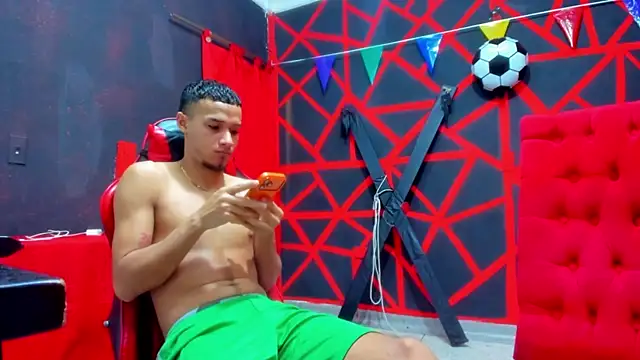 Snapshot of friends_lust_latin chatting on June 21, 2026, 10:12 pm friends lust latin online show from June 21, 2026, 10:12 pm