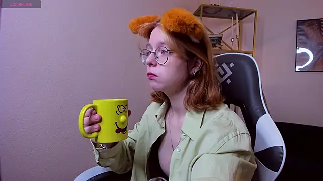 FoxxyyPolly online show from June 19, 2026, 5:23 am