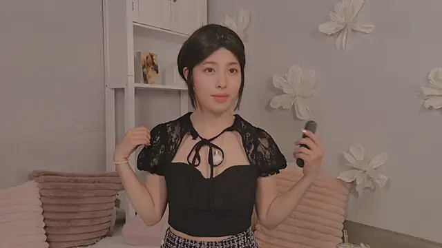 Snapshot of sakura-ch- chatting on August 6, 2026, 8:11 pm sakura-ch- online show from August 6, 2026, 8:11 pm