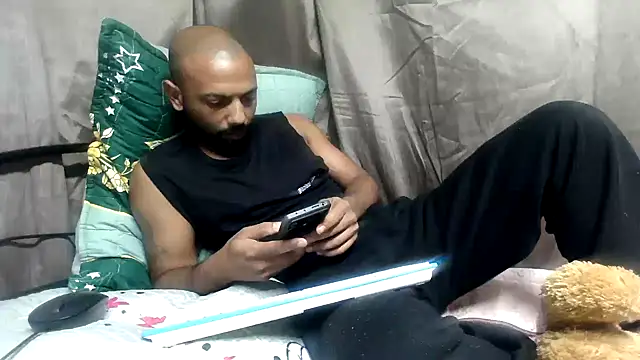 Camodick online show from April 15, 2026, 7:58 pm