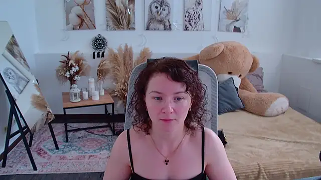 AureliaGleam online show from June 15, 2026, 4:25 am