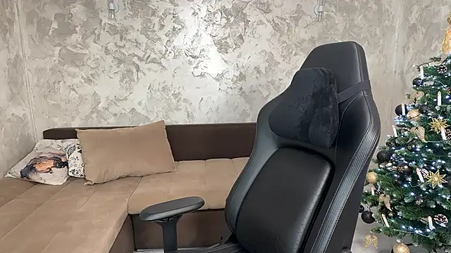 SophiePale online show from December 19, 2025, 8:10 am