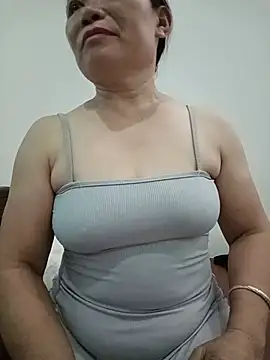 Snapshot of -Lytina- chatting on July 24, 2026, 11:08 am -Lytina- online show from July 24, 2026, 11:08 am
