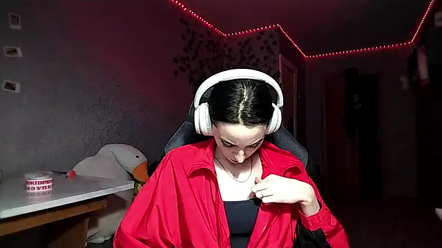 NightFoxxx online show from June 14, 2026, 1:57 pm