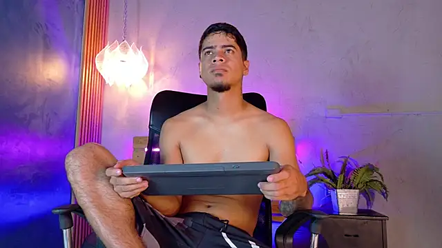 criss hardcock  online show from May 27, 2026, 2:41 am
