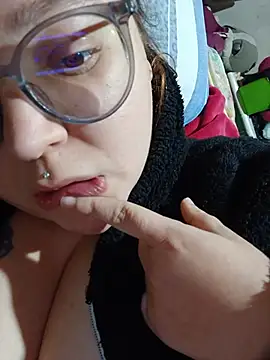 Candy1875 online show from May 13, 2026, 3:59 am