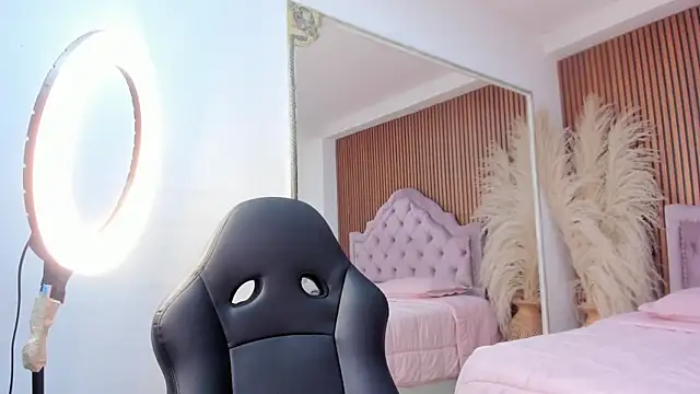 Snapshot of KourtneyAndrews chatting on June 30, 2026, 10:00 pm KourtneyAndrews online show from June 30, 2026, 10:00 pm