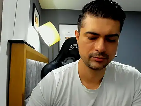 ZEI-001 online show from May 19, 2026, 2:18 am
