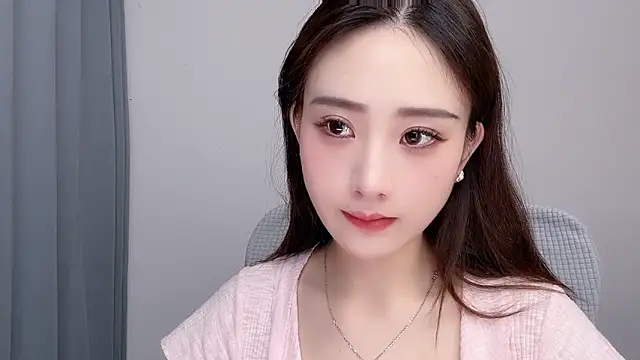  222Mia online show from June 25, 2026, 4:23 am