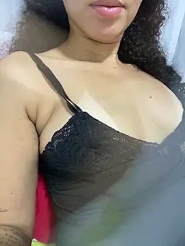 venuseyes25 online show from May 17, 2026, 4:10 am