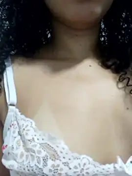 venuseyes25 online show from June 12, 2026, 10:52 pm