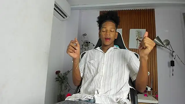 Snapshot of Afrowayuu chatting on June 15, 2026, 5:26 pm Afrowayuu online show from June 15, 2026, 5:26 pm