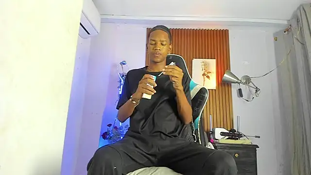 Snapshot of Afrowayuu chatting on June 25, 2026, 11:15 am Afrowayuu online show from June 25, 2026, 11:15 am