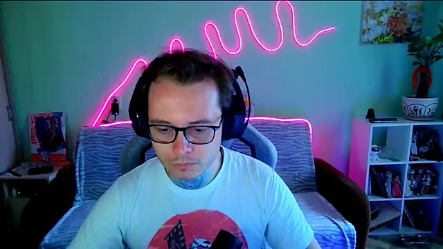 MeLanXolik online show from May 12, 2026, 2:36 pm