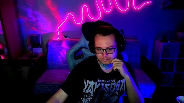 MeLanXolik online show from June 6, 2026, 7:40 pm