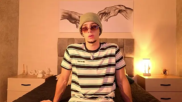 Snapshot of isaacblaze_ chatting on May 20, 2026, 3:45 am isaacblaze online show from May 20, 2026, 3:45 am