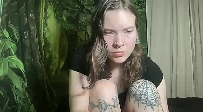 mo0ngoddess online show from January 11, 2025, 8:33 am