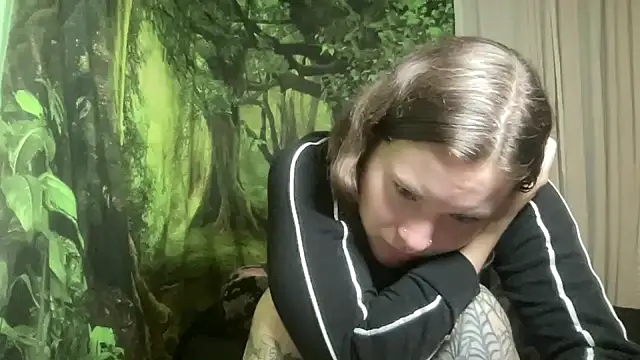 mo0ngoddess online show from October 28, 2025, 3:21 am