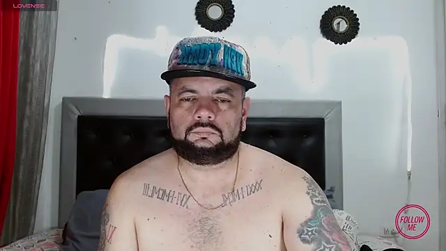 Snapshot of perverseveteranmanxxx chatting on November 4, 2025, 11:59 pm perverseveteranmanxxx online show from November 4, 2025, 11:59 pm