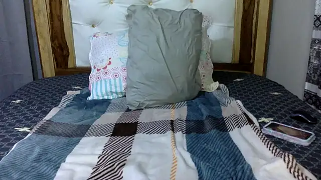 creamyamber online show from December 19, 2025, 2:40 am