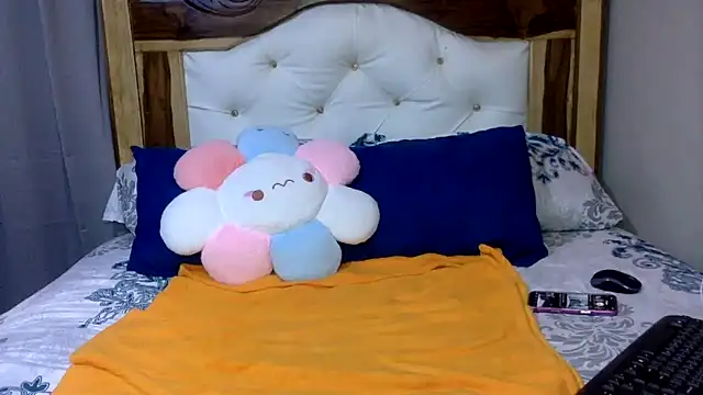 creamyamber online show from February 17, 2026, 1:13 am