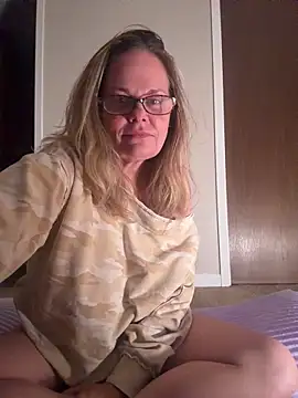 christinamoon0612 online show from May 19, 2026, 5:14 am