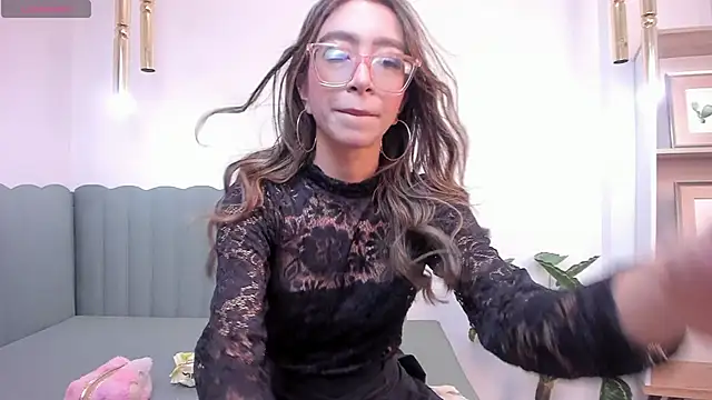 HannaCarttier  online show from June 21, 2026, 12:08 pm