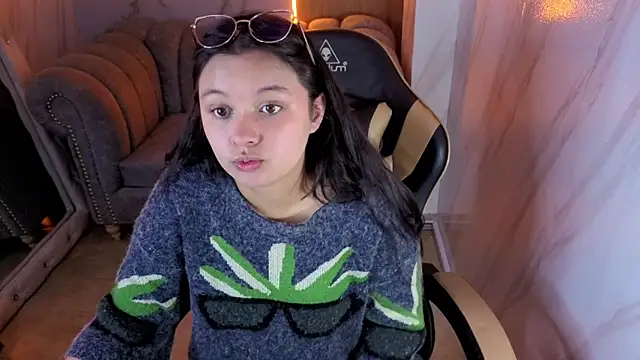 HoneyDoll tf online show from June 17, 2026, 1:01 pm