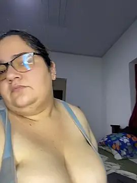 marianacooper1234 online show from June 10, 2026, 4:39 pm