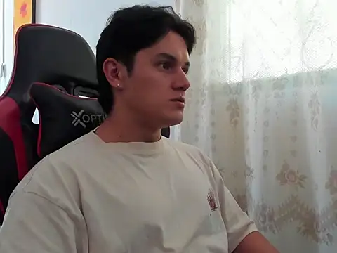Snapshot of Erick_Wallace chatting on June 19, 2026, 6:56 pm Erick Wallace online show from June 19, 2026, 6:56 pm