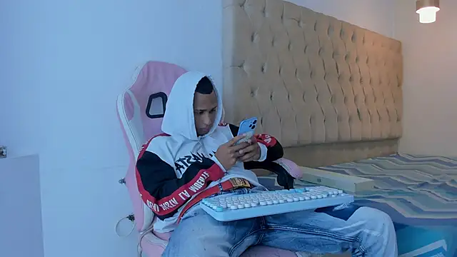 Snapshot of Supreme_Badboy chatting on June 11, 2026, 2:53 am Supreme Badboy online show from June 11, 2026, 2:53 am
