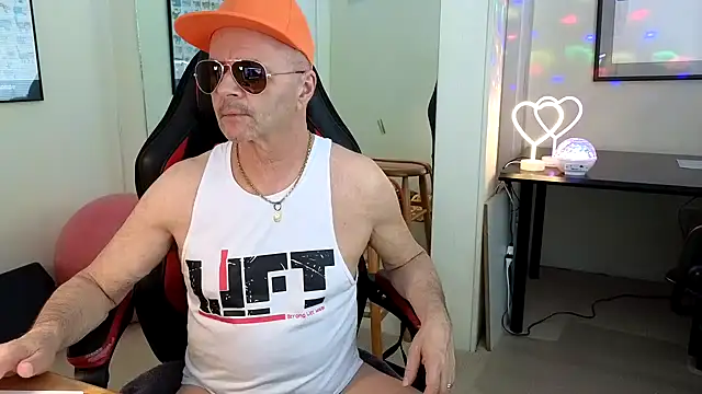 hotdadbod online show from February 11, 2025, 9:35 pm