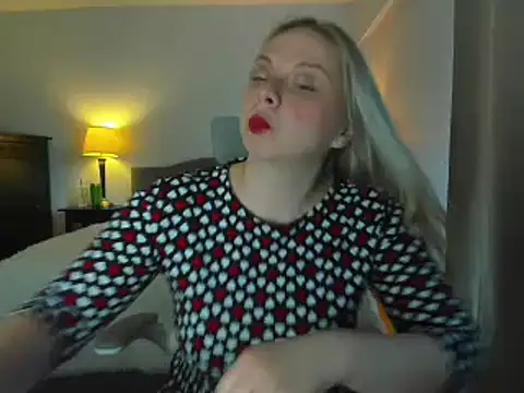 Laviora online show from May 18, 2026, 2:29 am