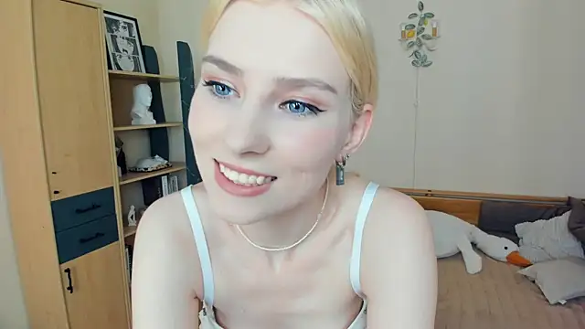 Snapshot of LaynePingitore chatting on June 8, 2026, 8:48 am LaynePingitore online show from June 8, 2026, 8:48 am