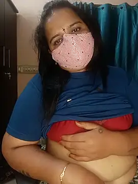 Snapshot of pirainilla chatting on June 15, 2026, 5:37 pm pirainilla online show from June 15, 2026, 5:37 pm