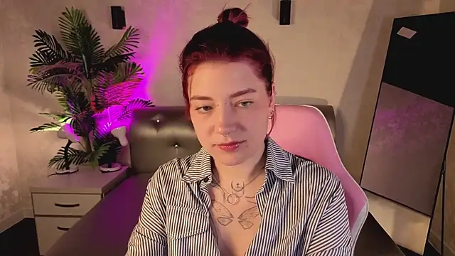Snapshot of Nikki_Gringer chatting on June 10, 2026, 1:28 am Nikki Gringer online show from June 10, 2026, 1:28 am