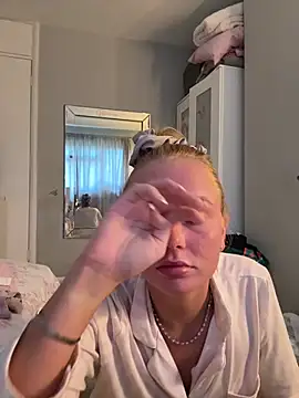 miaflowerxx online show from May 15, 2026, 6:37 pm