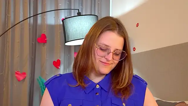 Snapshot of AlexaAvery chatting on May 19, 2026, 11:49 am AlexaAvery online show from May 19, 2026, 11:49 am
