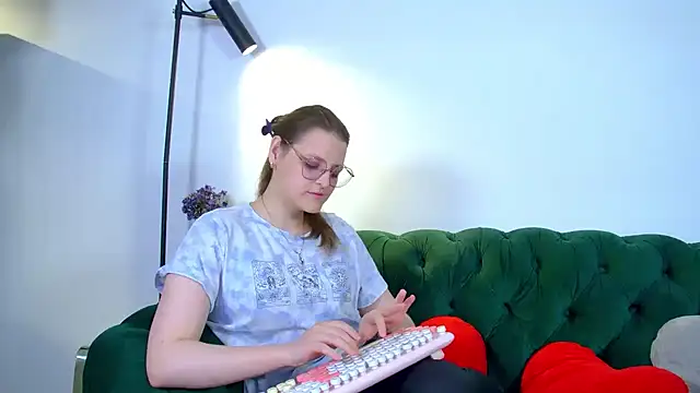 AlexaAvery online show from June 13, 2026, 6:55 am