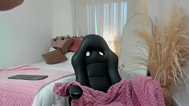 Charlotte pleasure online show from June 11, 2026, 10:46 am