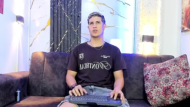 dominic connor online show from June 20, 2026, 3:42 am