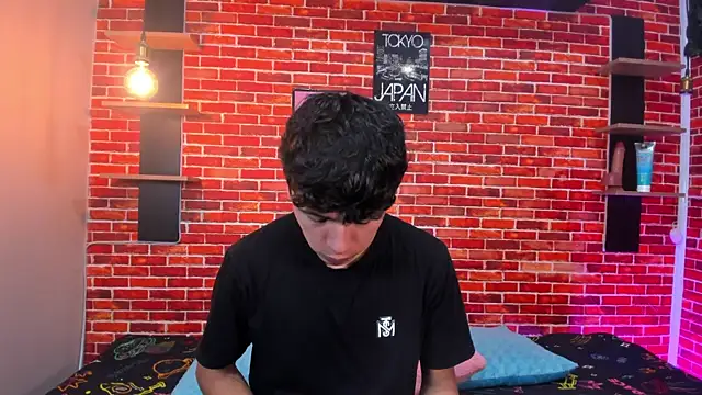 Hoot boyss  online show from June 9, 2026, 8:20 pm