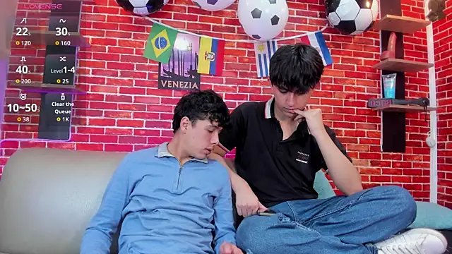 Hoot boyss  online show from June 22, 2026, 8:06 pm