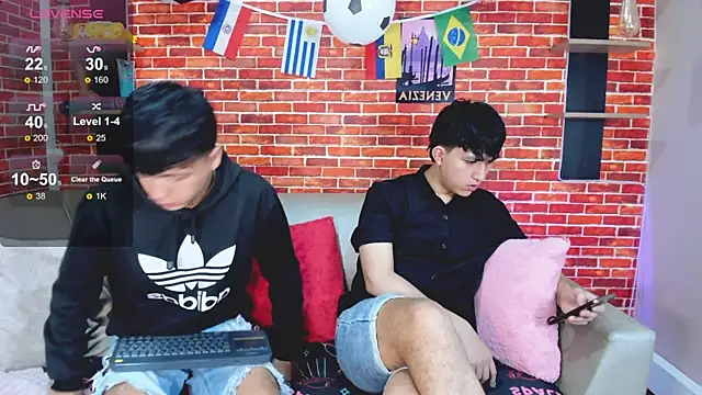 Hoot boyss  online show from July 7, 2026, 8:13 pm