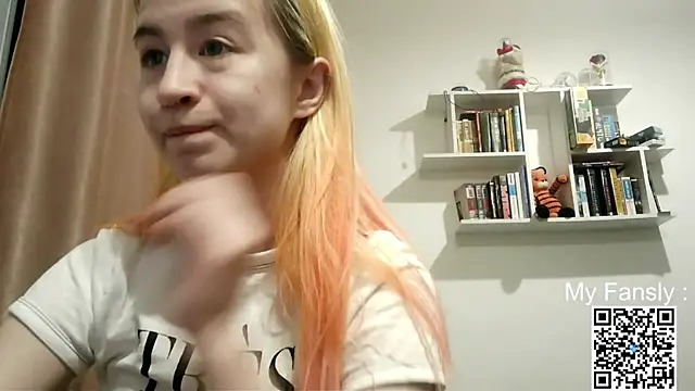 Snapshot of Emilya201 chatting on May 17, 2026, 11:56 pm Emilya201 online show from May 17, 2026, 11:56 pm
